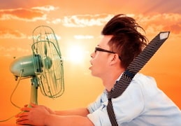 Air_Conditioning_heat_wave_coming_business_man_holding_a_electric_fan_Heat_Wave_Heat_Temperature_Sweat_Summer_Electric_Fan-cu_e260x180